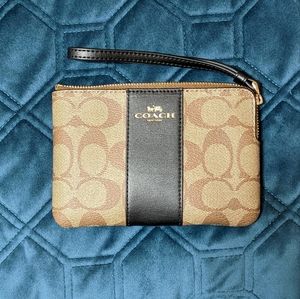 Coach - Corner Zip Wristlet In Signature Canvas